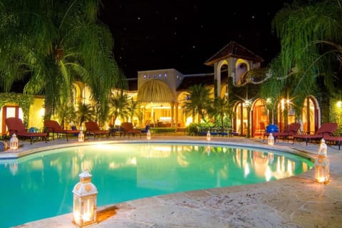 PUNTA AGUILA 61 COOK BUTLER MAiD 2 GOLF CARTS LARGE POOL AND JACUZZI Villa in La Romana