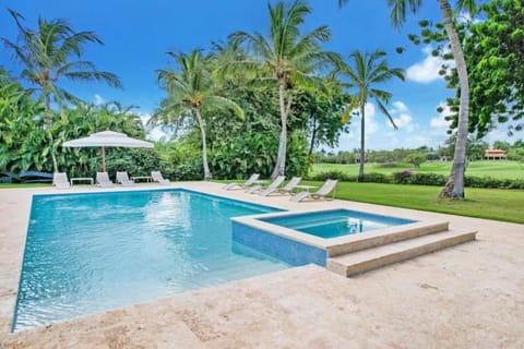 INGENIO 9 TOP RATED VILLA WiTH POOL GOLF CARTS STAFF Chalet in La Romana