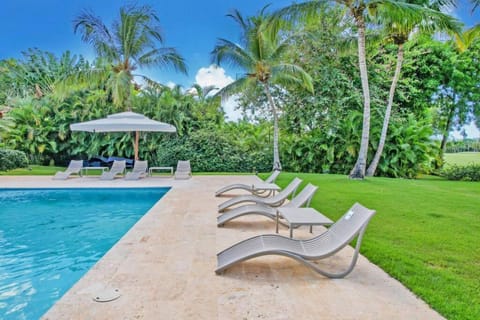 INGENIO 9 TOP RATED VILLA WiTH POOL GOLF CARTS STAFF Chalet in La Romana