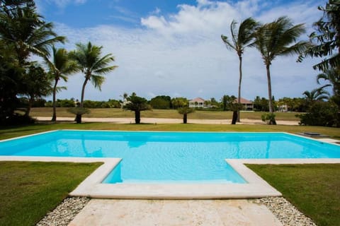 TORTUGA B7 GOLF FRONT VILLA WITH POOL CART AND MAiD Chalet in Punta Cana