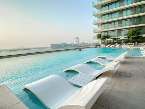 Trophy - Island Escape Seaview Suite Condo in Dubai