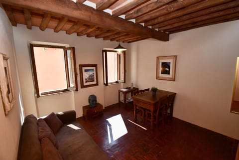 The Living Gallery Apartment in Pietrasanta