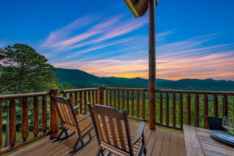 Mr Blue Skies Your Serene Escape House in Sevier County