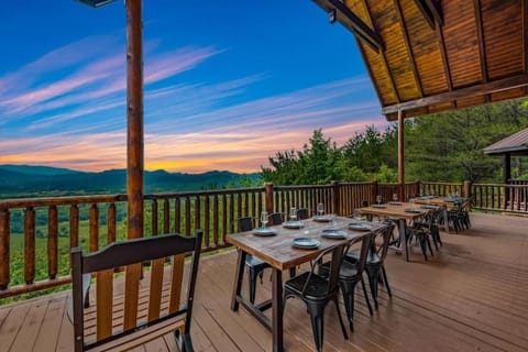 Mr Blue Skies Your Serene Escape House in Sevier County