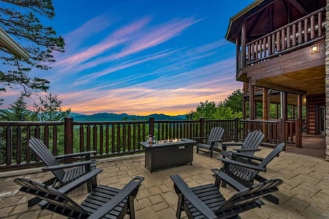 Mr Blue Skies Your Serene Escape House in Sevier County