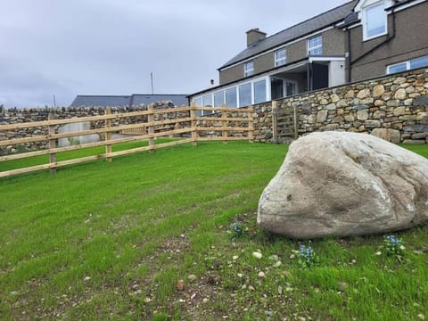 Amazing coastal & sunset views in Eryri (Snowdonia) House in Clynnog