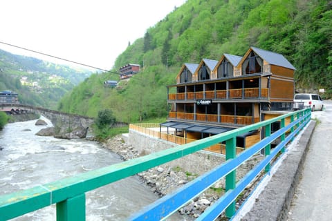 Property building, Nearby landmark, Restaurant/places to eat, Day, Natural landscape, Mountain view, River view