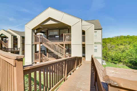 Missouri Escape with Pool Access, Grill and Balcony! Condominio in Indian Point
