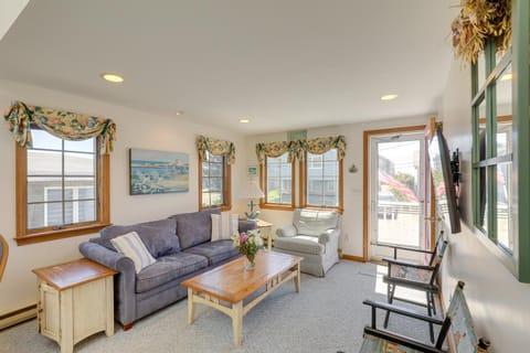 Inviting Rockport Rental with Deck Walk to Beach! Casa in Rockport