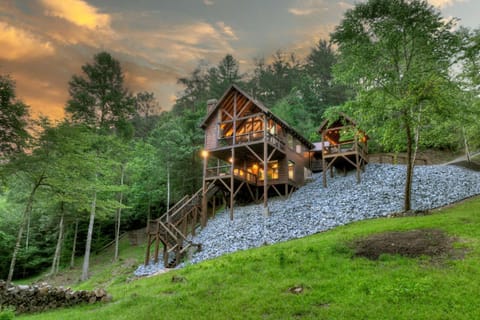 Your Happy Place - Rustic lodge vibes meet luxurious modern amenities Villa in Mineral Bluff