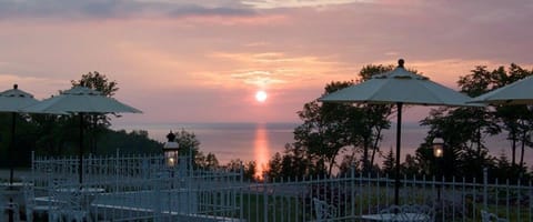 Perfect Lake View Single King Private Fireplace Inn in Petoskey