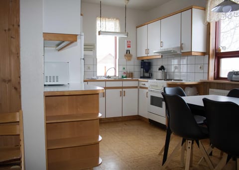 Coffee/tea facilities, Kitchen or kitchenette, dishwasher, minibar, stove