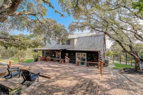 Skyband Cabin House in Canyon Lake