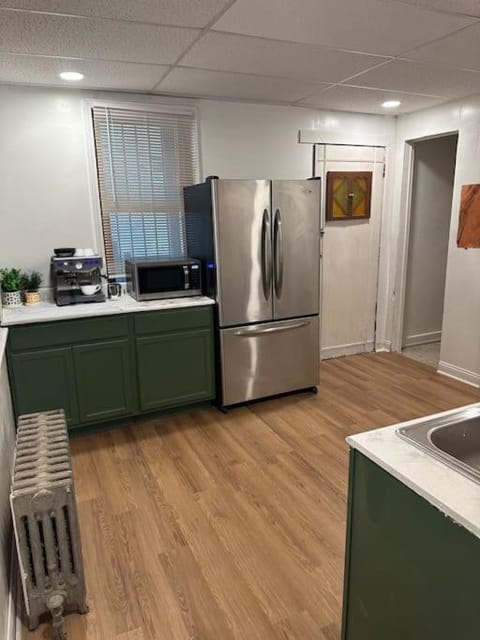 Comfy & Modern 3BR Home Free WiFi Free Parking Condo in Chicago