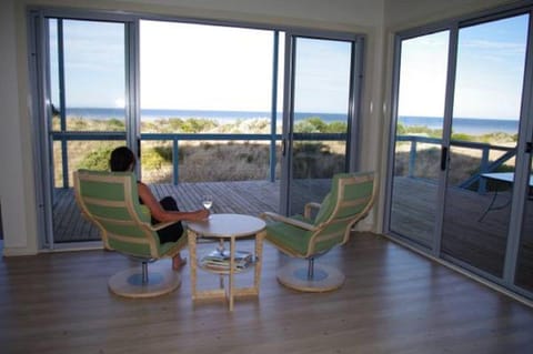 Coastal Retreat - Beachfront Maison in Minlaton