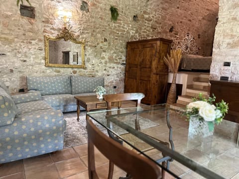 All Stone Horse Stable Converted to Elegant Apartment - Baltimora Apartment in Umbria