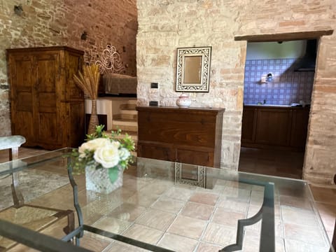 All Stone Horse Stable Converted to Elegant Apartment - Baltimora Apartment in Umbria