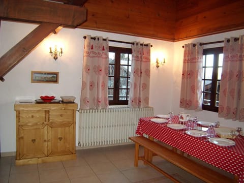 Chalet Crest-Voland, 6 pièces, 10 personnes - FR-1-733-7 Chalet in Notre-Dame-de-Bellecombe