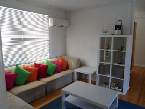 Living room, Seating area, air conditioner