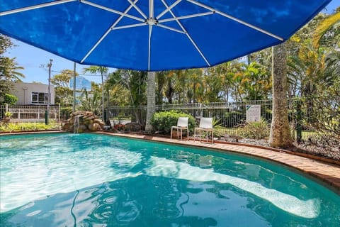 Garden view, Swimming pool, sunbed