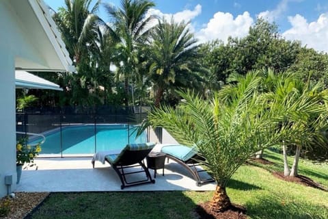 Waterfront Oasis w/ Pool Minutes to Downtown! Chalet in Boynton Beach