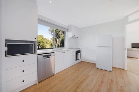 Logans Beach Apartments - Elements Apartment in Warrnambool