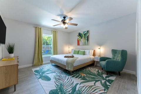 Modern Comfortable Stay!Sleeps 8! Villa in West Palm Beach