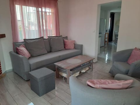 Cosy apartment close to the beach and heated pool. Condo in Gandia