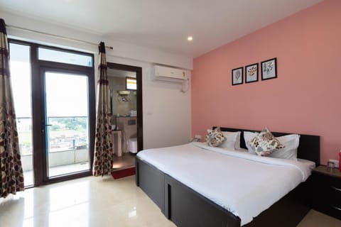 Rose 3BHK by Wabi Sabi Stays with Private Balcony Condo in Rishikesh