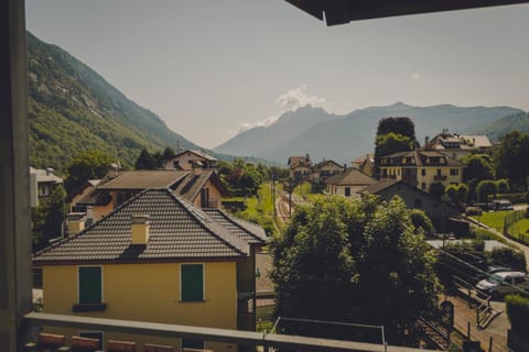 View (from property/room), Balcony/Terrace, City view, Mountain view