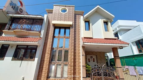 Gaurang Homestay Vacation rental in Vadodara