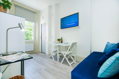 SoBo Studio 2 - by Brighton Holiday Lets Apartment in Hove