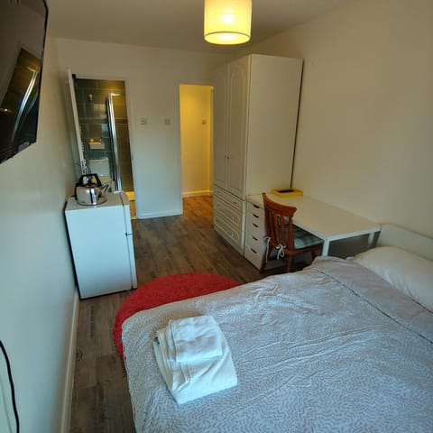 Bed, TV and multimedia, Photo of the whole room, hair dresser, towels, wardrobe