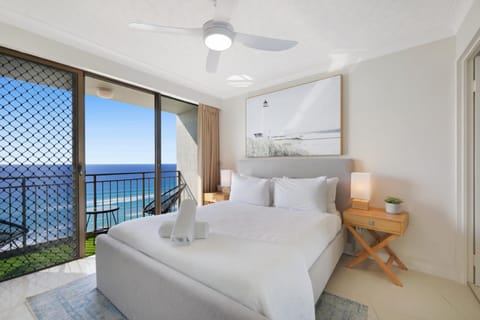 2-Bedroom Apartment with Impeccable Ocean Views Copropriété in Palm Beach
