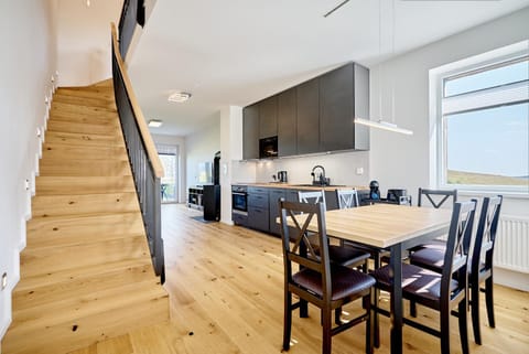 Kitchen or kitchenette, Photo of the whole room, Dining area