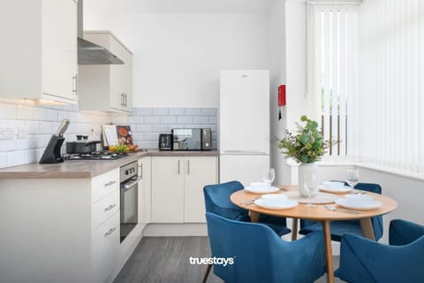 NEW Stanley House - Stunning 2 Bedroom House Casa in Newcastle-under-Lyme