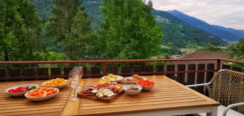 Spring, Day, Natural landscape, View (from property/room), Balcony/Terrace, Food and drinks, Food, Mountain view