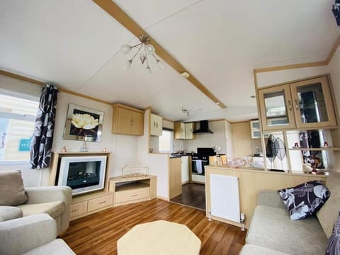 Cosy & Beautiful Charrot Caravan Apartment in Maldon District