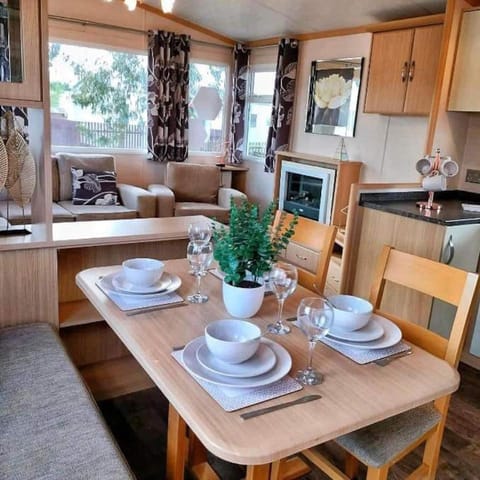 Cosy & Beautiful Charrot Caravan Apartment in Maldon District