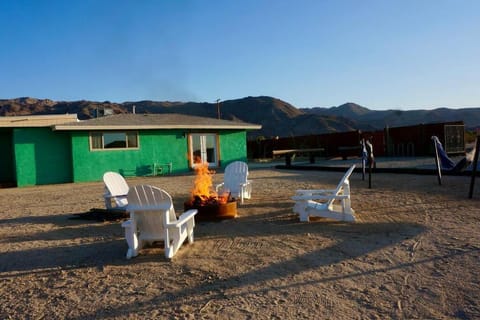 Property building, Day, Natural landscape, Mountain view, fireplace, sunbed