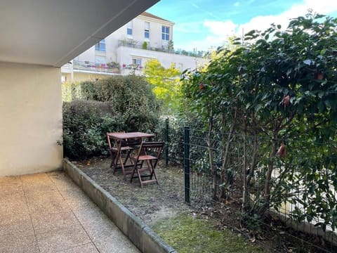 Patio, Day, Garden, Balcony/Terrace, Garden view