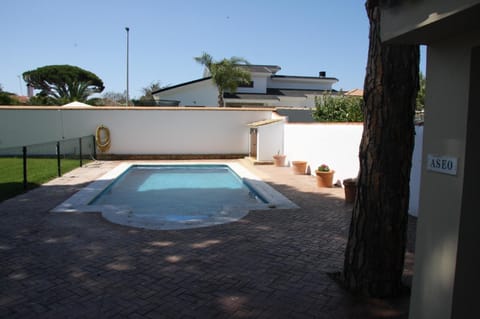 Moderno y amplio chalet, con piscina privada House in Chiclana de la Frontera