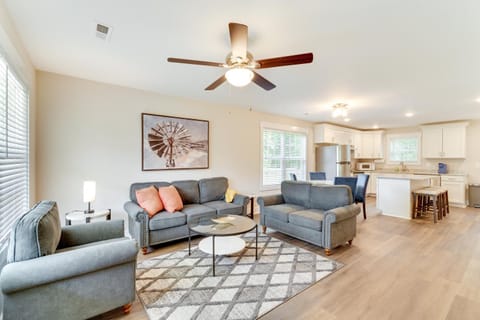 Pet-Friendly Hickory Vacation Rental 8 Mi to Lake! Haus in Hickory