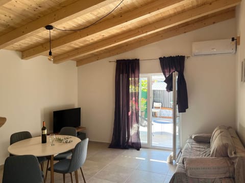 TV and multimedia, Living room, Dining area