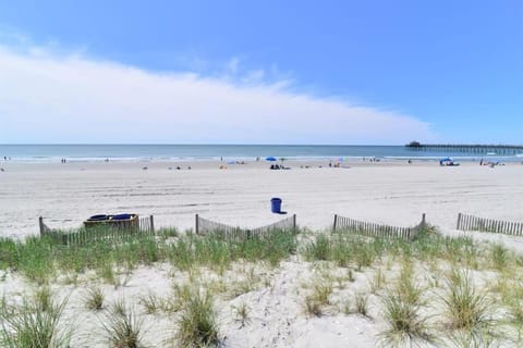 HAZELS CHILD II Beach House DIRECT OCEANFRONT Ocean and Pier Views House in North Myrtle Beach