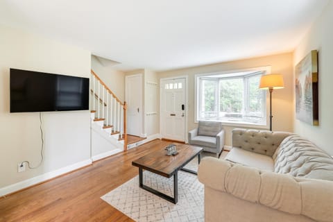 Modern Alexandria Townhome about 2 Mi to Old Town! House in Alexandria