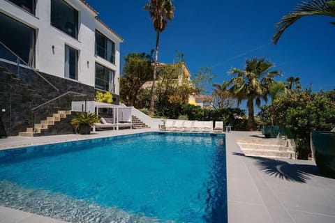 Luxury Villa with Sauna and Heated Pool for 14PAX! Villa in Benalmadena