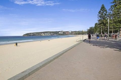 SeaDreams Beachfront Manly Apartamento in Manly