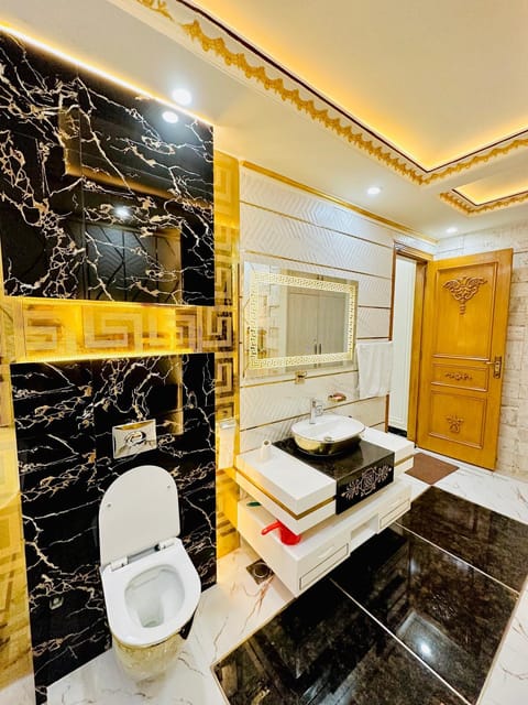 Luxury Apartment Lahore Condo in Lahore
