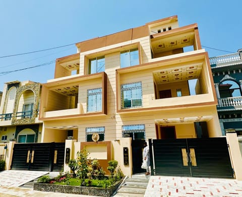 Luxury Apartment Lahore Condo in Lahore